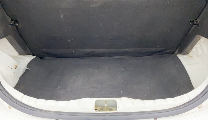 2011 Hyundai Eon ERA, Petrol, Manual, 17,080 km, Boot Inside