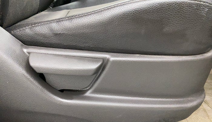 2011 Hyundai Eon ERA, Petrol, Manual, 17,080 km, Driver Side Adjustment Panel