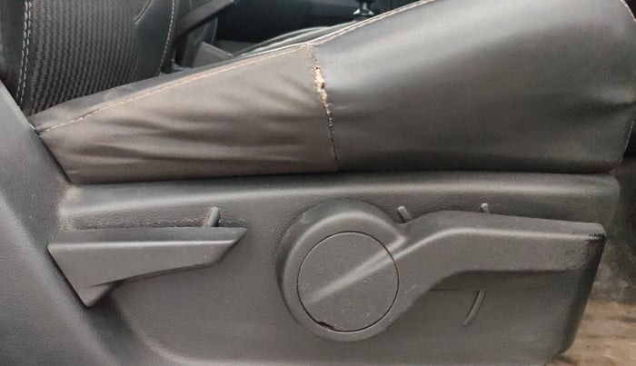 2021 Mahindra Thar LX HT PETROL 4WD MT, Petrol, Manual, 81,382 km, Driver Side Adjustment Panel