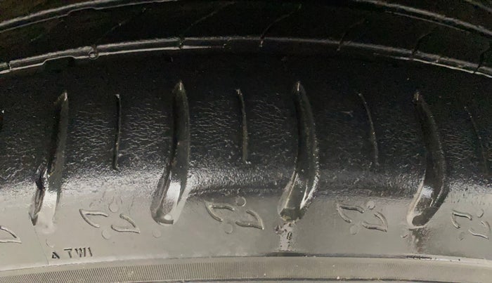 2021 Skoda KUSHAQ STYLE 1.5L TSI DSG, Petrol, Automatic, 25,765 km, Right Front Tyre Tread