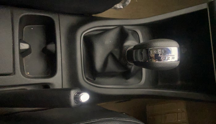 2021 Renault TRIBER RXZ AMT, Petrol, Automatic, 34,637 km, Gear Lever