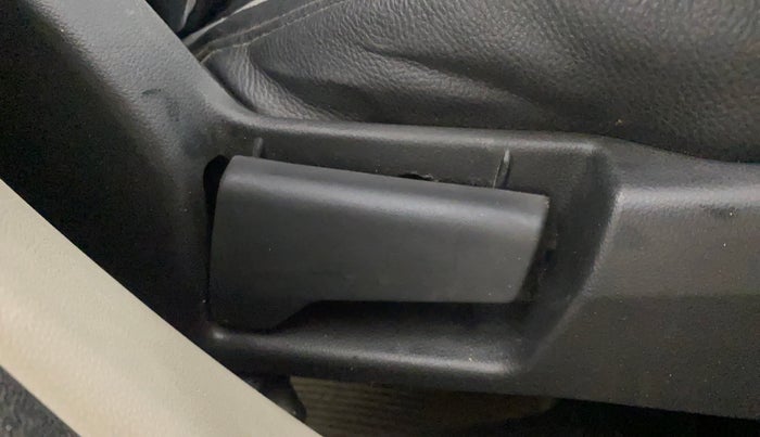 2021 Renault TRIBER RXZ AMT, Petrol, Automatic, 34,637 km, Driver Side Adjustment Panel