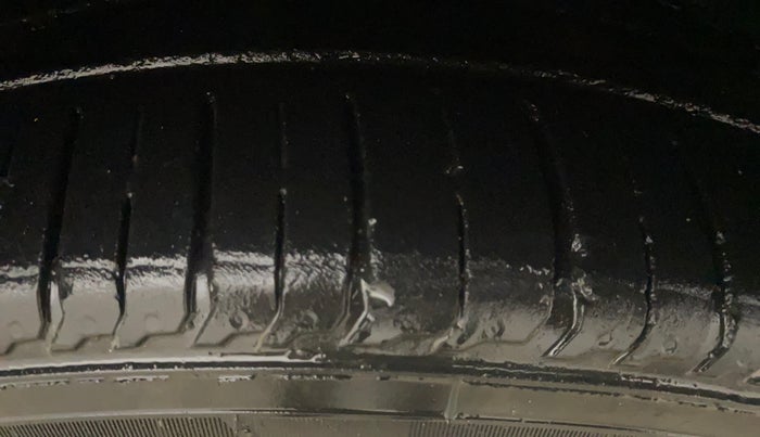 2021 Renault TRIBER RXZ AMT, Petrol, Automatic, 34,637 km, Right Front Tyre Tread