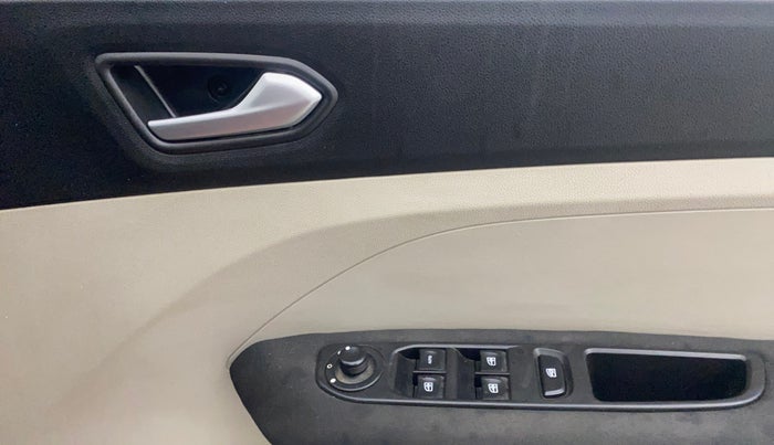 2021 Renault TRIBER RXZ AMT, Petrol, Automatic, 34,637 km, Driver Side Door Panels Control