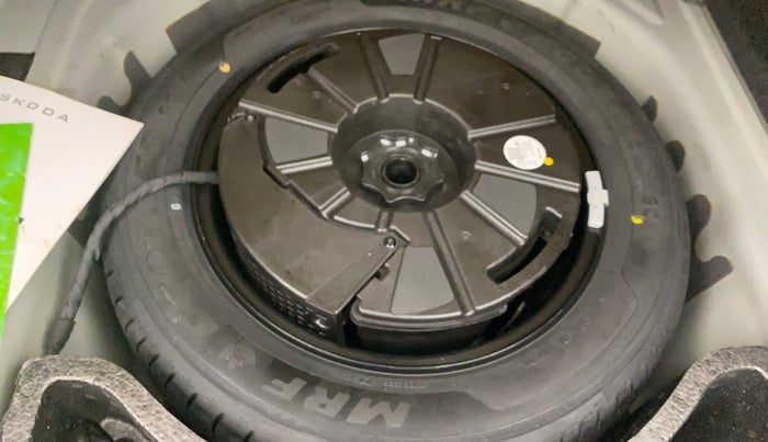 2023 Skoda SLAVIA STYLE 1.0L TSI MT, Petrol, Manual, 33,549 km, Spare Tyre