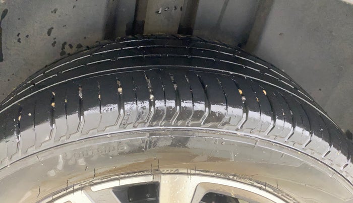 2023 Skoda SLAVIA STYLE 1.0L TSI MT, Petrol, Manual, 33,549 km, Right Rear Tyre Tread