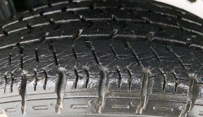 2011 Maruti Zen Estilo VXI, Petrol, Manual, 30,210 km, Left Rear Tyre Tread