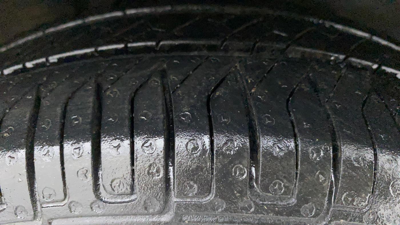 2011 Maruti Zen Estilo VXI, Petrol, Manual, 30,210 km, Right Front Tyre Tread