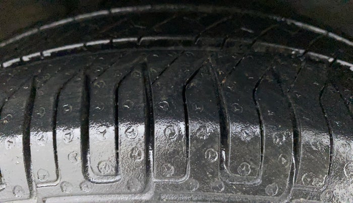 2011 Maruti Zen Estilo VXI, Petrol, Manual, 30,210 km, Right Front Tyre Tread