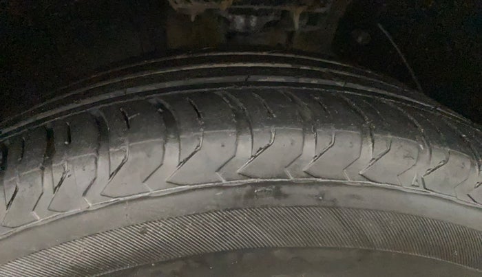 2017 Hyundai Tucson GLS 4WD AT DIESEL, Diesel, Automatic, 1,31,162 km, Left Front Tyre Tread