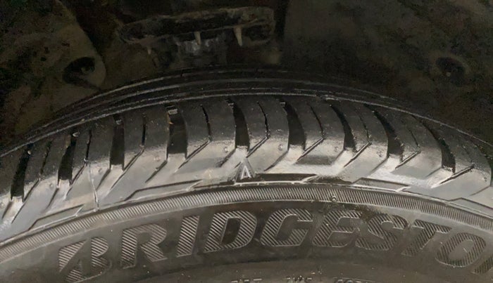 2017 Hyundai Tucson GLS 4WD AT DIESEL, Diesel, Automatic, 1,31,162 km, Right Front Tyre Tread