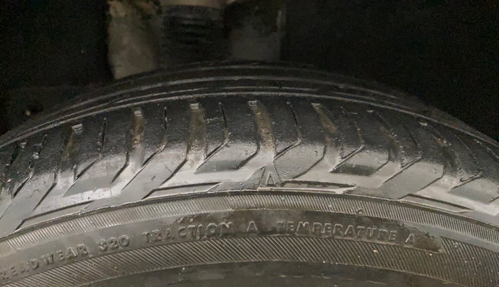 2017 Hyundai Tucson GLS 4WD AT DIESEL, Diesel, Automatic, 1,31,162 km, Right Rear Tyre Tread