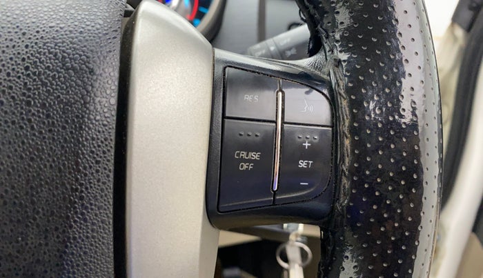 2017 Mahindra XUV500 W6, Diesel, Manual, 99,388 km, Adaptive Cruise Control