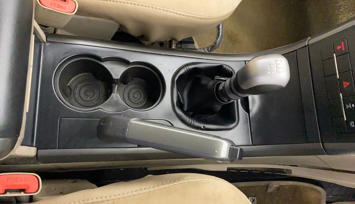 2017 Mahindra XUV500 W6, Diesel, Manual, 99,388 km, Gear Lever