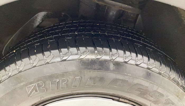 2017 Mahindra XUV500 W6, Diesel, Manual, 99,388 km, Left Front Tyre Tread