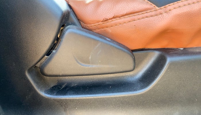 2017 Datsun Redi Go T, Petrol, Manual, 80,717 km, Driver Side Adjustment Panel