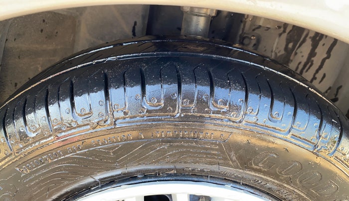 2017 Datsun Redi Go T, Petrol, Manual, 80,717 km, Right Front Tyre Tread