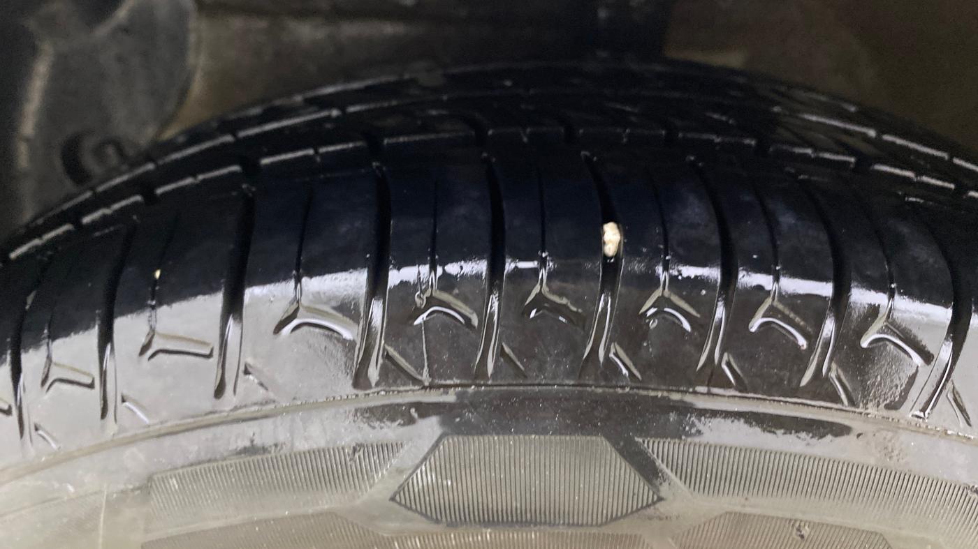 2017 Hyundai Grand i10 SPORTZ 1.2 KAPPA VTVT, CNG, Manual, 50,209 km, Left Front Tyre Tread