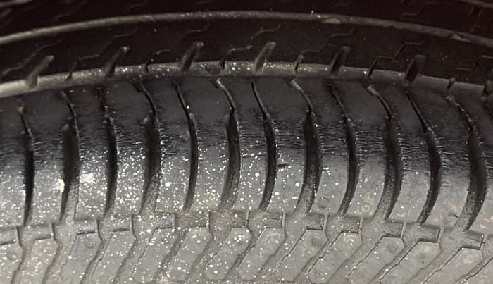 2017 Maruti Swift VXI, Petrol, Manual, 29,558 km, Right Rear Tyre Tread