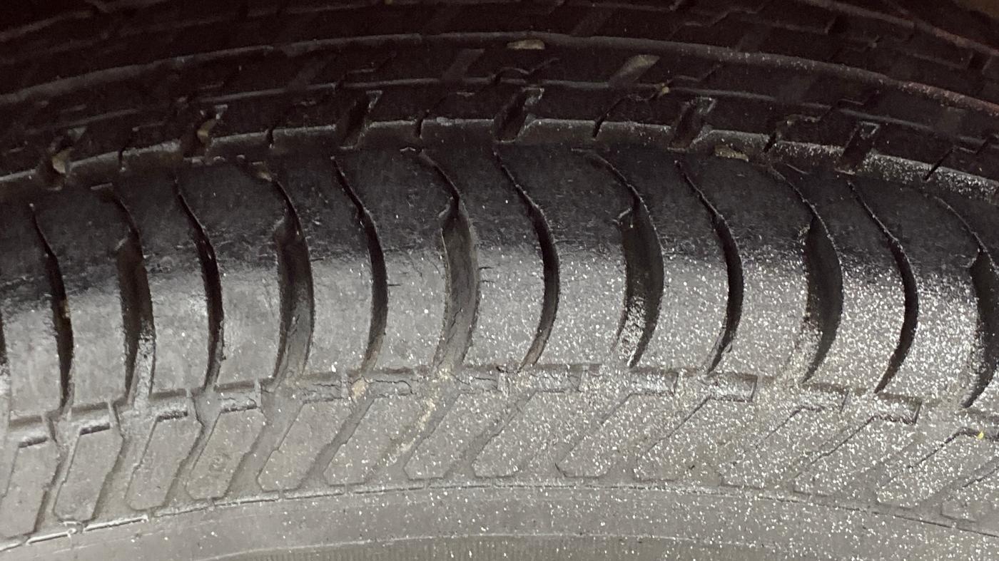 2017 Maruti Swift VXI, Petrol, Manual, 29,558 km, Left Rear Tyre Tread