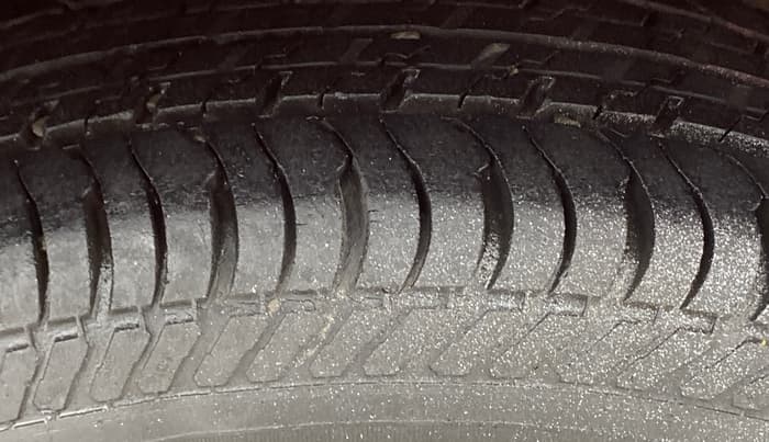 2017 Maruti Swift VXI, Petrol, Manual, 29,558 km, Left Rear Tyre Tread