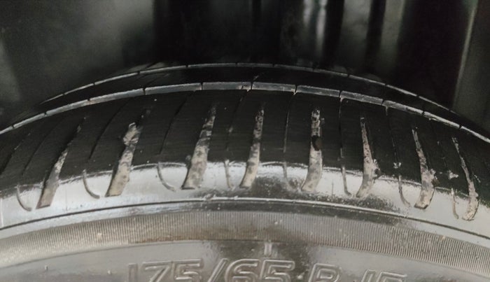 2017 Volkswagen Vento HIGHLINE PETROL AT, Petrol, Automatic, 1,13,017 km, Left Rear Tyre Tread