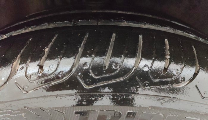 2017 Volkswagen Vento HIGHLINE PETROL AT, Petrol, Automatic, 1,13,017 km, Right Front Tyre Tread