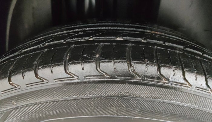 2017 Volkswagen Vento HIGHLINE PETROL AT, Petrol, Automatic, 1,13,017 km, Right Rear Tyre Tread