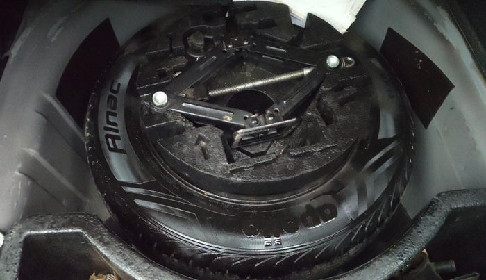 2017 Volkswagen Vento HIGHLINE PETROL AT, Petrol, Automatic, 1,13,017 km, Spare Tyre