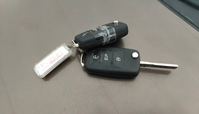 2017 Volkswagen Vento HIGHLINE PETROL AT, Petrol, Automatic, 1,13,017 km, Key Close Up