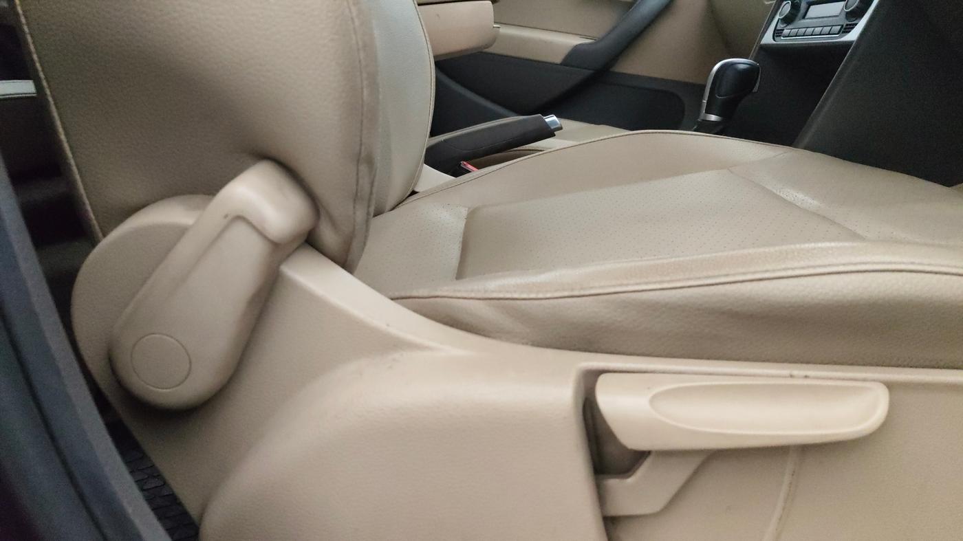 2017 Volkswagen Vento HIGHLINE PETROL AT, Petrol, Automatic, 1,13,139 km, Driver Side Adjustment Panel