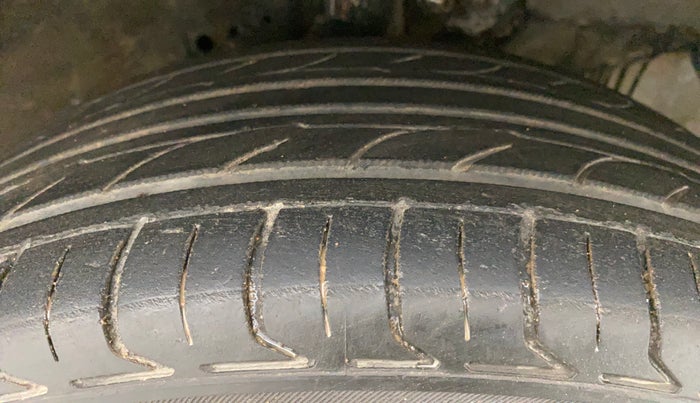 2015 Honda Brio S MT, Petrol, Manual, 96,198 km, Right Front Tyre Tread