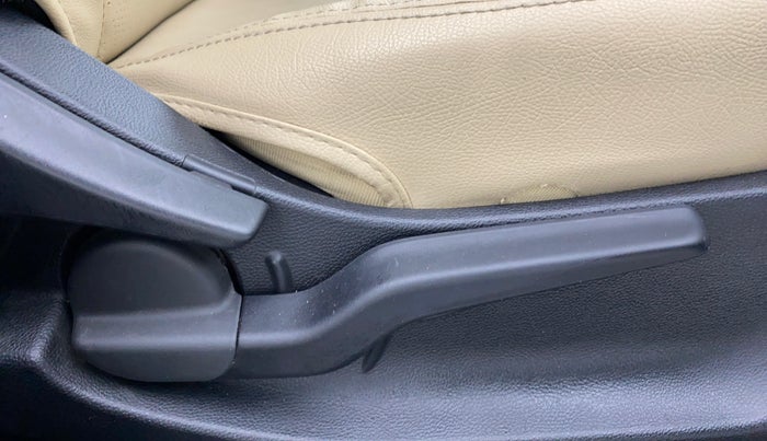 2020 Honda City 1.5L I-VTEC V MT 5TH GEN, Petrol, Manual, 24,274 km, Driver Side Adjustment Panel
