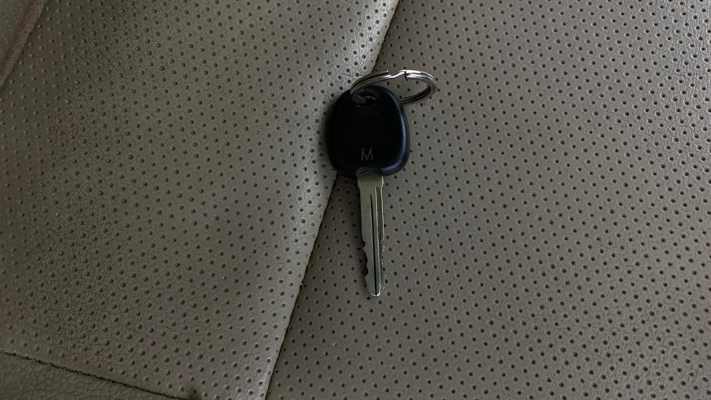 2018 Hyundai Eon ERA +, CNG, Manual, 69,568 km, Key Close Up
