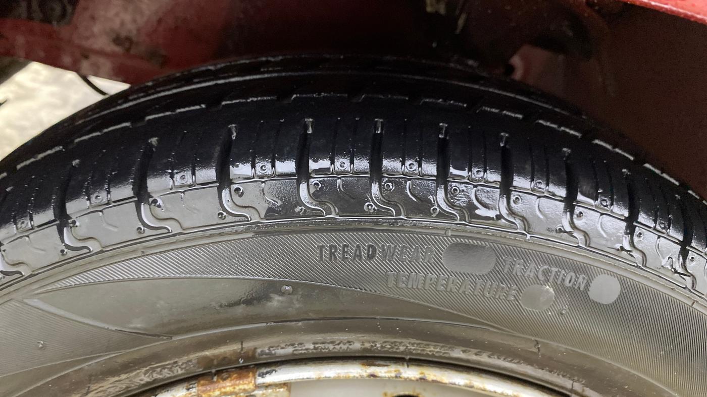 2018 Hyundai Eon ERA +, CNG, Manual, 69,568 km, Left Front Tyre Tread