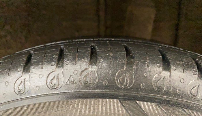 2021 Renault Kwid NEOTECH RXL 1.0 MT, CNG, Manual, 50,943 km, Left Rear Tyre Tread
