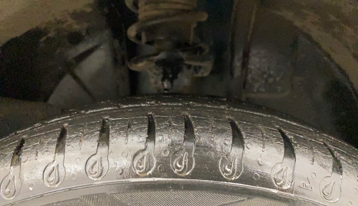 2021 Renault Kwid NEOTECH RXL 1.0 MT, CNG, Manual, 50,943 km, Right Front Tyre Tread