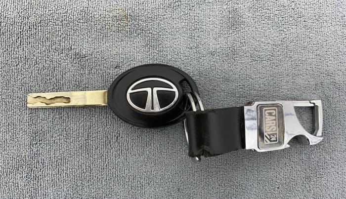 2021 Tata TIGOR Revotron XE, CNG, Manual, 39,845 km, Key Close Up
