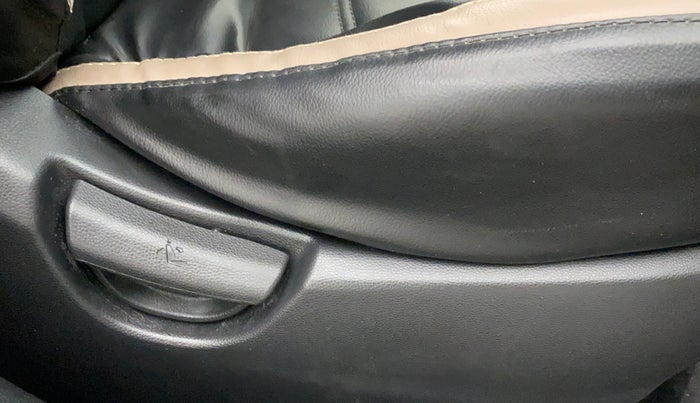 2018 Hyundai Grand i10 MAGNA 1.2 KAPPA VTVT, CNG, Manual, 56,874 km, Driver Side Adjustment Panel