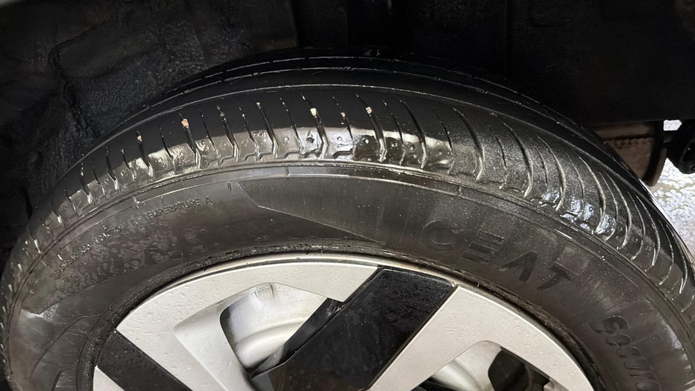 2024 Nissan MAGNITE  XE AMT EZ Shift, Petrol, Automatic, 32,660 km, Left Rear Tyre Tread