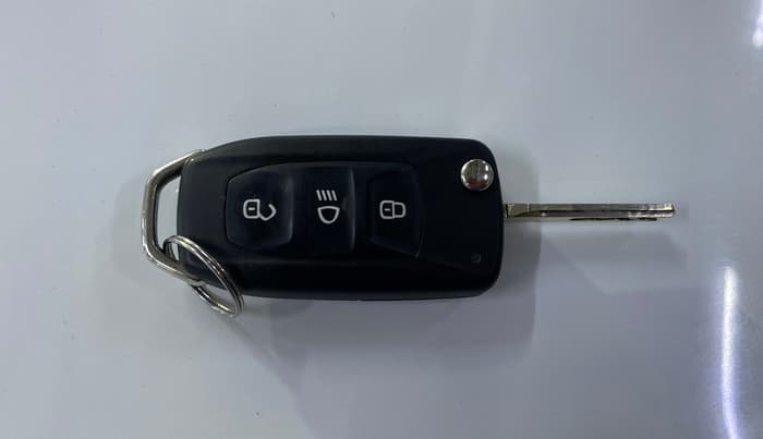 2023 Tata ALTROZ XE PLUS PETROL, Petrol, Manual, 20,497 km, Key Close Up