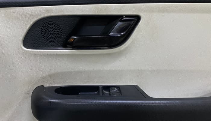2023 Tata ALTROZ XE PLUS PETROL, Petrol, Manual, 20,497 km, Driver Side Door Panels Control