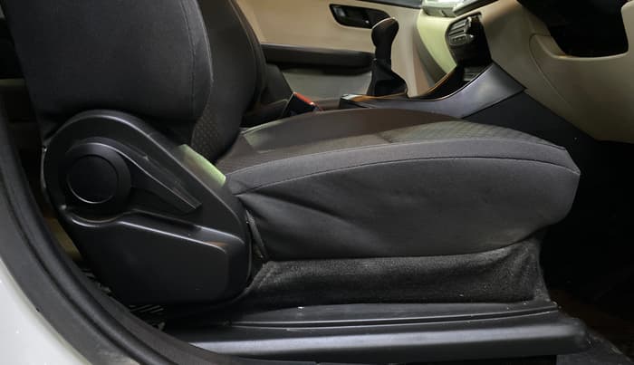 2023 Tata ALTROZ XE PLUS PETROL, Petrol, Manual, 20,497 km, Driver Side Adjustment Panel