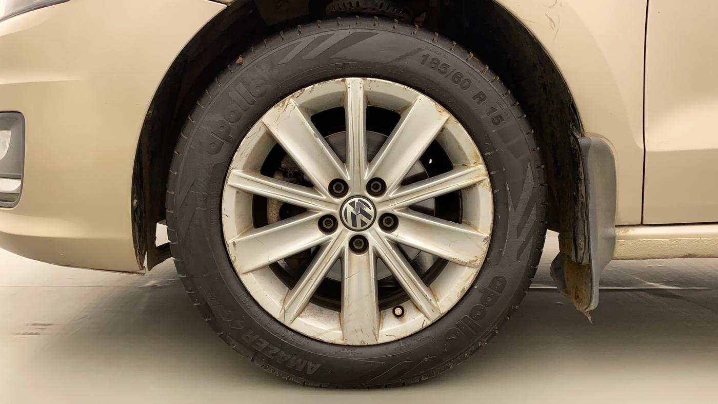 2016 Volkswagen Vento HIGHLINE PETROL AT, Petrol, Automatic, 80,842 km, Left Front Wheel