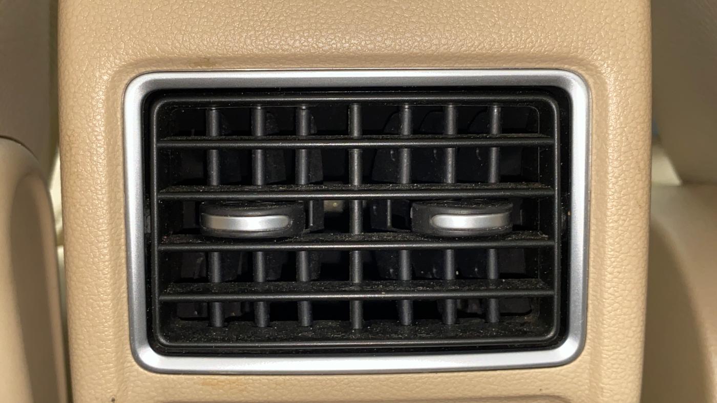 2016 Volkswagen Vento HIGHLINE PETROL AT, Petrol, Automatic, 80,842 km, Rear AC Vents