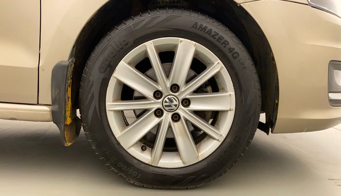 2016 Volkswagen Vento HIGHLINE PETROL AT, Petrol, Automatic, 80,842 km, Right Front Wheel