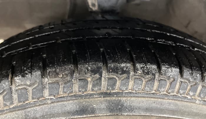 2015 Hyundai i10 SPORTZ 1.1, Petrol, Manual, 35,896 km, Left Front Tyre Tread