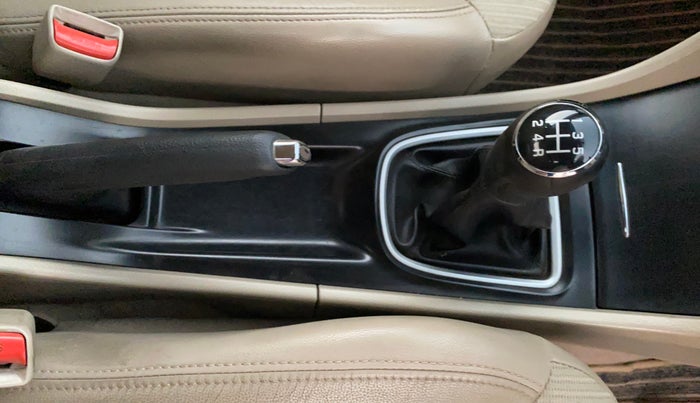 2017 Maruti Ciaz ZETA 1.4  MT PETROL, Petrol, Manual, 73,895 km, Gear Lever