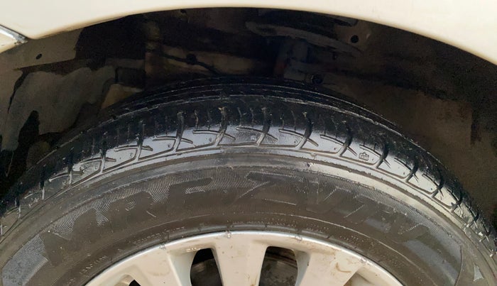 2017 Maruti Ciaz ZETA 1.4  MT PETROL, Petrol, Manual, 73,895 km, Left Front Tyre Tread