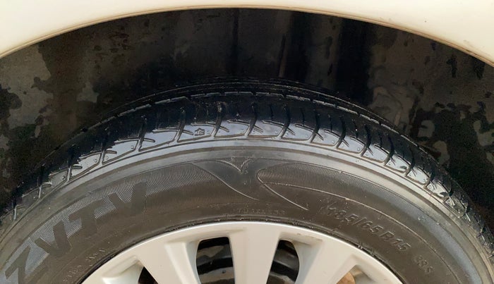 2017 Maruti Ciaz ZETA 1.4  MT PETROL, Petrol, Manual, 73,895 km, Left Rear Tyre Tread